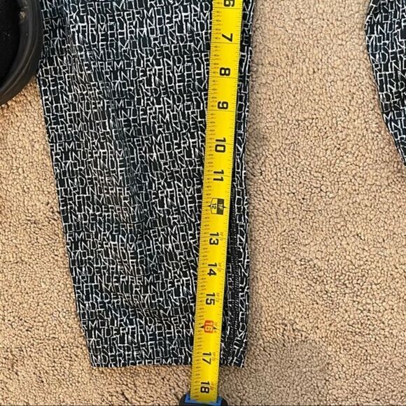 Under Armour Black Logo Running Capri Legging - Picture 6 of 7